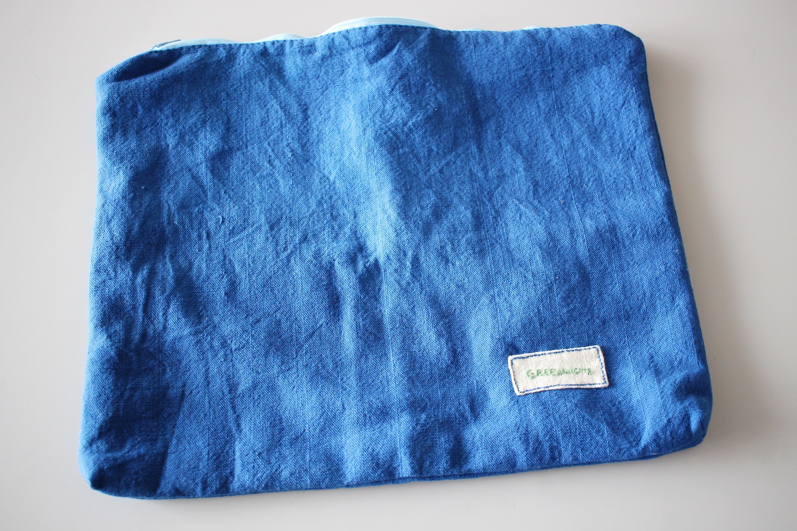 ラオスのレンテン族のインディゴ染め　手作りのポーチ